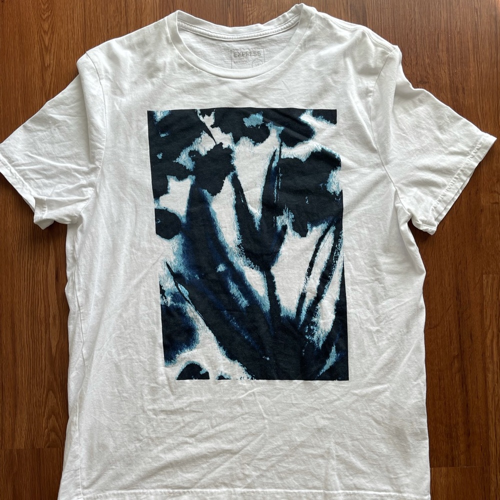 Express Graphic Tee